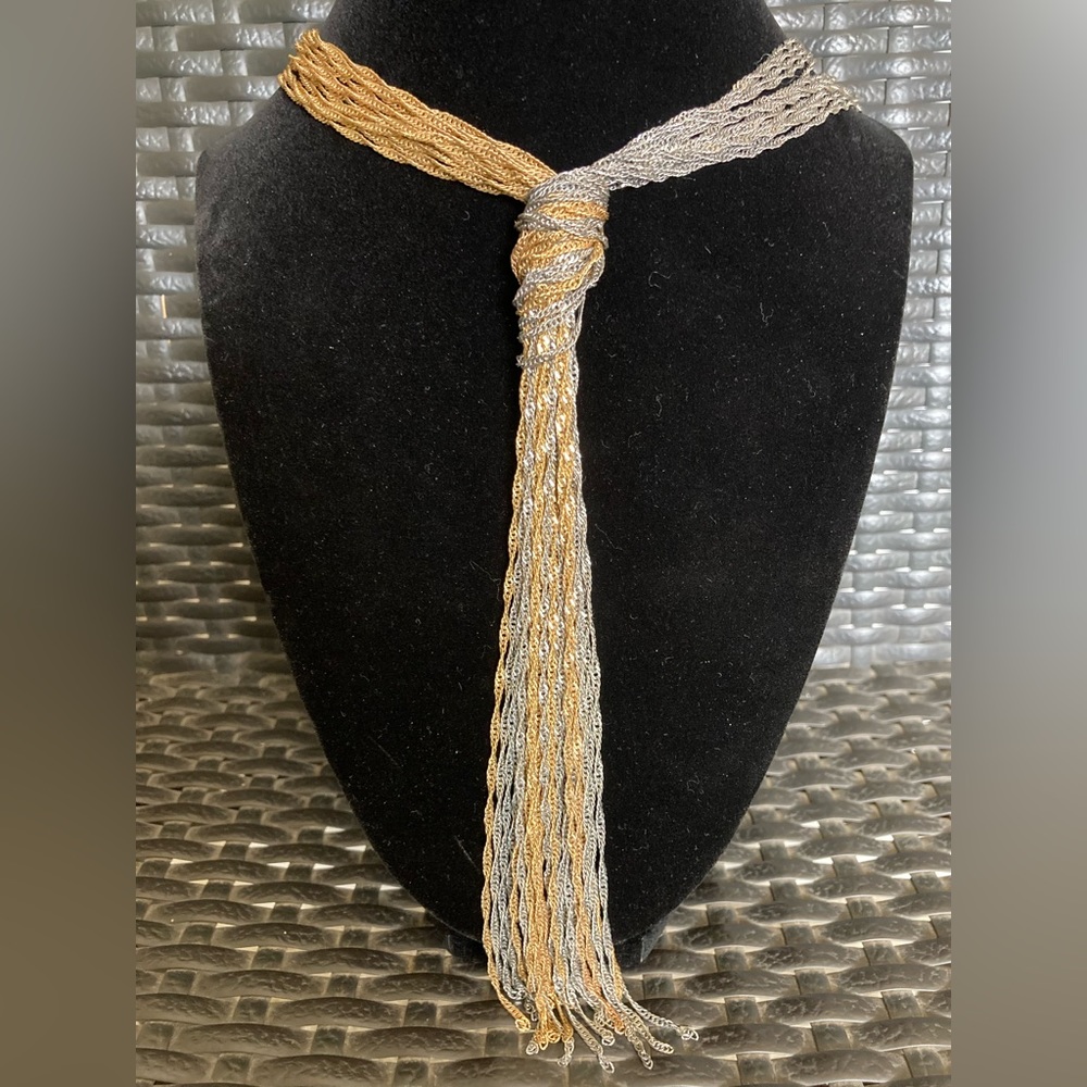 Multi-chain long necklace